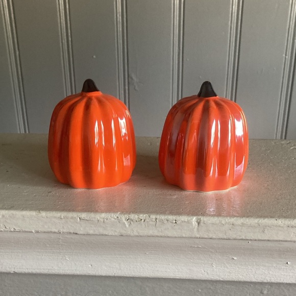 NWT- Set of 2- Vibrant Orange Pearl Glazed Porcelain Pumpkin Decorations - Picture 6 of 17